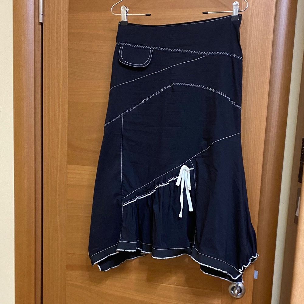 Elegant Black Midi Skirt with White Accents